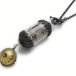 steampunk-vacuum-tube-electron-tube-watch-dial-necklace