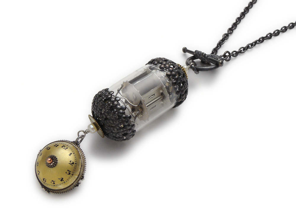 steampunk-vacuum-tube-electron-tube-watch-dial-necklace