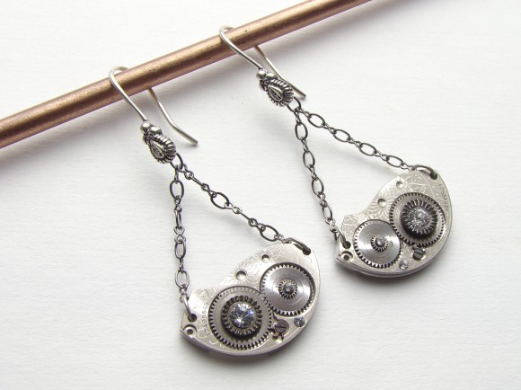  - Steampunk-earrings-Maria-Sparks-2-580x434